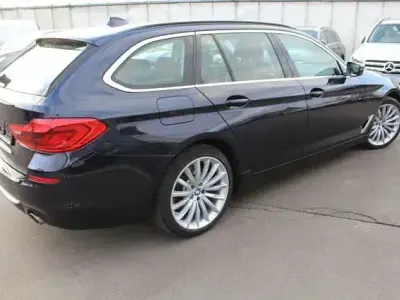 Gebraucht BMW 530 Luxury Line 265 PS (194 kW) 2018 Imperialblau brillanteffekt Kombi