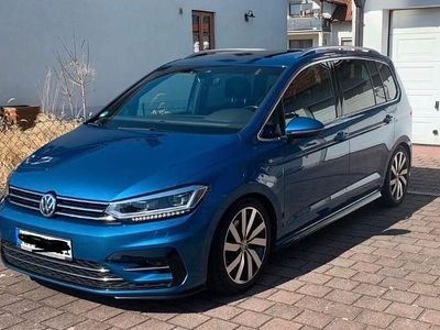 Blau Gebraucht 2017 VW Touran Highline Van / Kleinbus | 21.999 € (Etwas zu teuer)