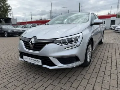 Gebraucht Renault Mégane Life 116 PS (85 kW) 2019 Silber Limousine