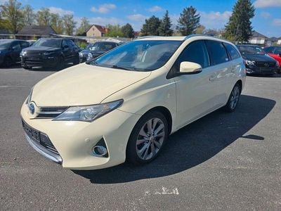 Second-hand Toyota Auris Touring Sports Life+ 99 CP (72 kW) 2014 Argintiu Break