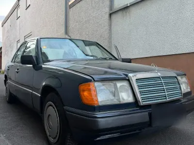 Second-hand Mercedes E250 90 CP (66 kW) 1989 Albastru Berlinǎ