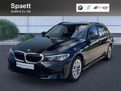 Saphirschwarz Gebraucht 2022 BMW 320 Advantage Kombi | 22.800 € (Fairer Preis)