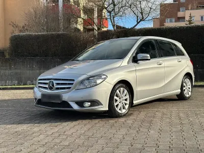 Gebraucht Mercedes B180 90 PS (66 kW) 2012 Silber Kleinwagen