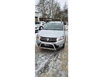 Platingrau Gebraucht 2015 Dacia Sandero Prestige Kleinwagen | 7.650 € (Fairer Preis)