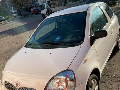 Gebraucht Toyota Yaris 65 PS (47 kW) 2005 Weiß Kleinwagen