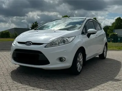 Gebraucht Ford Fiesta 96 PS (70 kW) 2009 Weiß Kleinwagen
