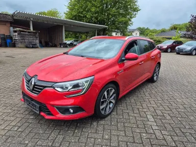 Gebraucht Renault Mégane IV Bose Edition 110 PS (80 kW) 2017 Rot Limousine