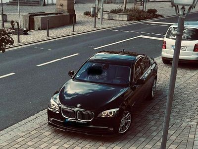 Gebraucht BMW 750 Sport Line 408 PS (300 kW) 2009 Schwarz Limousine