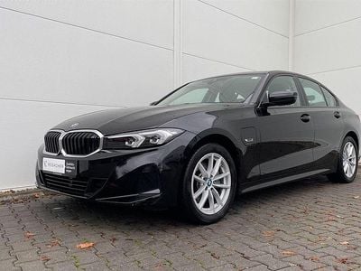 Schwarz uni Gebraucht 2022 BMW 320e Efficient Dynamics | 27.349 € (Superpreis)
