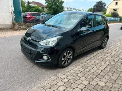Gebraucht Hyundai i10 Style 67 PS (49 kW) 2016 Schwarz Kleinwagen