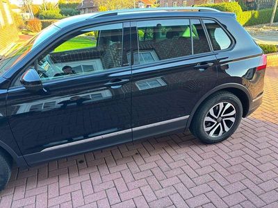 Gebraucht VW Tiguan Active 150 PS (110 kW) 2023 Schwarz SUV