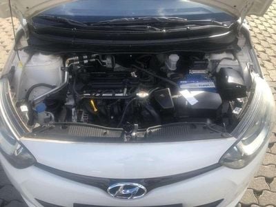 Gebraucht Hyundai i20 Edition 86 PS (63 kW) 2013 Weiß Kleinwagen