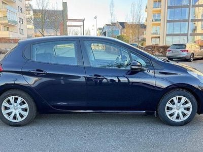 Gebraucht Peugeot 208 Active 82 PS (60 kW) 2018 Blau Kleinwagen