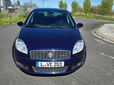 Usado Fiat Linea 120 HP (88 kW) 2009 Azul Sedan
