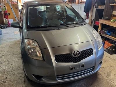 Gebraucht Toyota Yaris 69 PS (50 kW) 2007 Silber Kleinwagen