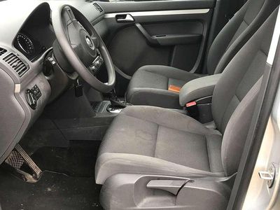 Silber Gebraucht 2014 VW Touran Trendline Van / Kleinbus | 9.600 € (Teuer)