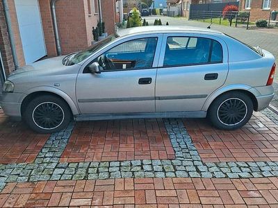 Gebraucht Opel Astra 101 PS (74 kW) 2000 Silber Limousine