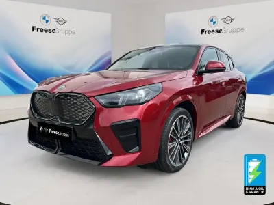 Neu BMW iX2 Performance 230 kW (313 PS) 2026 Rot SUV