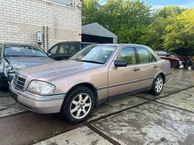 Brugt Mercedes C200 Elegance 136 HK (100 kW) 1994 Brun Sedan