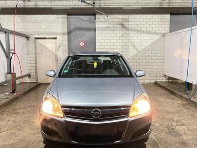 Gebraucht Opel Astra 115 PS (84 kW) 2007 Silber Kleinwagen