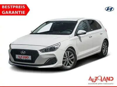 Gebraucht Hyundai i30 Pure 99 PS (72 kW) 2017 Weiß Kleinwagen