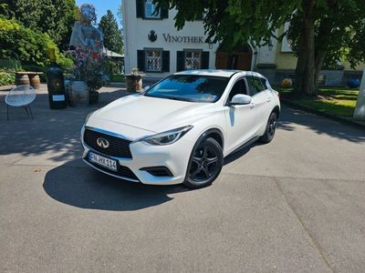 gebraucht Infiniti Q30 1.6t FWD, Top Zustand, 8Fach, Serviceheft