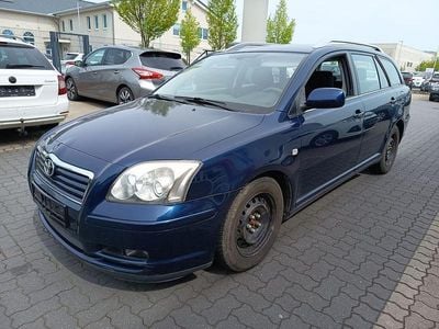 Begagnad Toyota Avensis 129 HK (94 kW) 2004 Blå Kombi