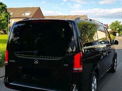Mercedes V220