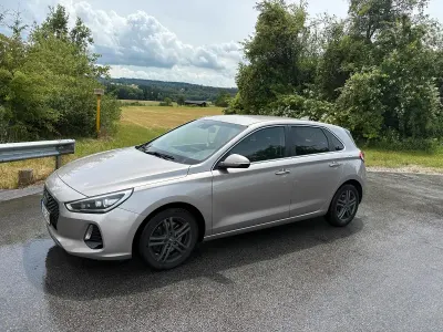 Gebraucht Hyundai i30 Premium 140 PS (102 kW) 2017 Beige Limousine