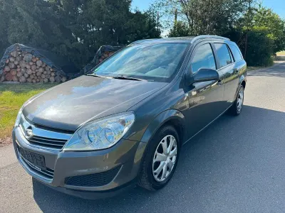 Gebraucht Opel Astra Edition 116 PS (85 kW) 2009 Grau Kombi