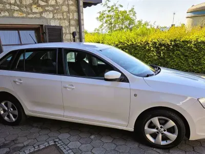 Gebraucht Skoda Rapid Ambition 122 PS (89 kW) 2014 Weiß Kleinwagen