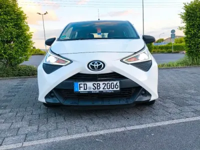 Second-hand Toyota Aygo 72 CP (52 kW) 2020 Alb Hatchback