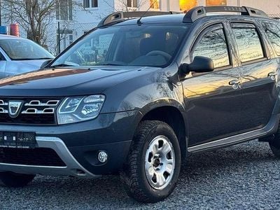 Grau Gebraucht 2016 Dacia Duster Lauréate SUV | 9.600 € (Fairer Preis)