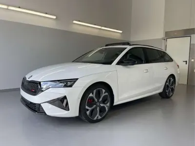 Neu Skoda Octavia RS 265 PS (194 kW) 2026 [2y2y] moon white perleffekt Kombi