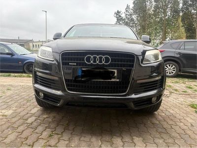 Second-hand Audi Q7 Ambiente 232 CP (170 kW) 2007 Negru SUV