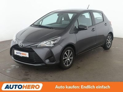 Usado Toyota Yaris Comfort 72 HP (52 kW) 2020 Cinzento Citadino