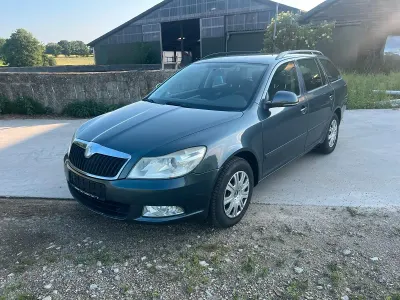 Gebraucht Skoda Octavia 120 PS (88 kW) 2011 Grau Kombi