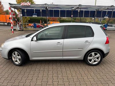 Second-hand VW Golf V Trendline 122 CP (89 kW) 2007 Argintiu Hatchback