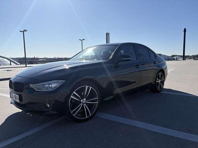 Gebraucht BMW 318 143 PS (105 kW) 2012 Schwarz Limousine