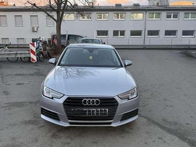 Silber Gebraucht 2019 Audi A4 Limousine | 19.990 € (Fairer Preis)