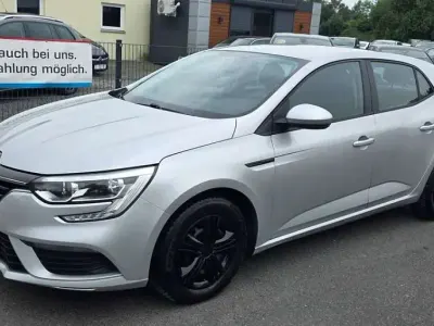 Gebraucht Renault Mégane Life 101 PS (74 kW) 2017 Platingrau Kleinwagen