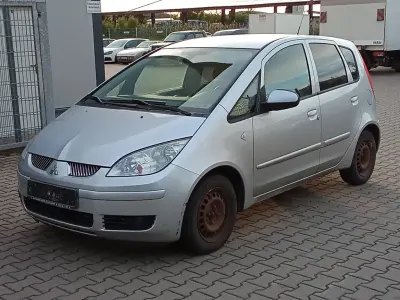 Gebraucht Mitsubishi Colt 95 PS (69 kW) 2006 Silber Van / Kleinbus