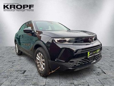 Gebraucht Opel Mokka Enjoy 131 PS (96 kW) 2024 Lackierung schwarz perla nera/ SUV