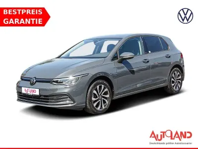 Gebraucht VW Golf VIII Active 131 PS (96 kW) 2022 Grau Limousine