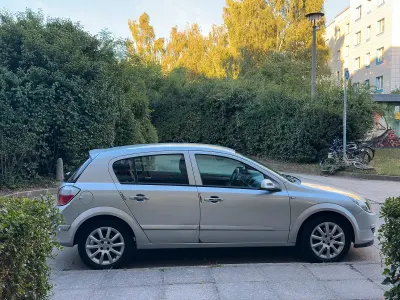 Gebraucht Opel Astra 105 PS (77 kW) 2005 Silber Kleinwagen