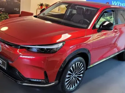 Gebraucht Honda e:Ny1 150 kW (204 PS) 2024 Vermilion rot pearl SUV