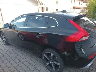 Gebraucht Volvo V40 150 PS (110 kW) 2016 Schwarz Limousine