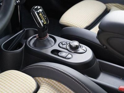 Second-hand Mini Cooper SE Resolute Edition 135 kW (184 CP) 2022 Verde Hatchback