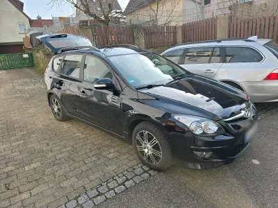 Gebraucht Hyundai i30 109 PS (80 kW) 2012 Schwarz Kombi