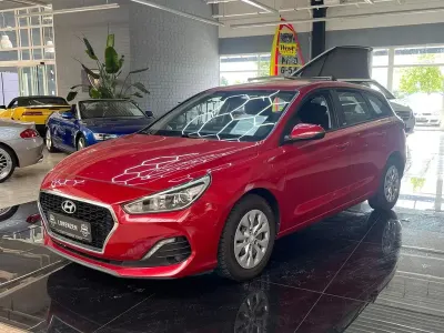 Gebraucht Hyundai i30 120 PS (88 kW) 2020 Rot Kombi